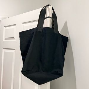 Navy Agnes Baddoo carryall. Medium